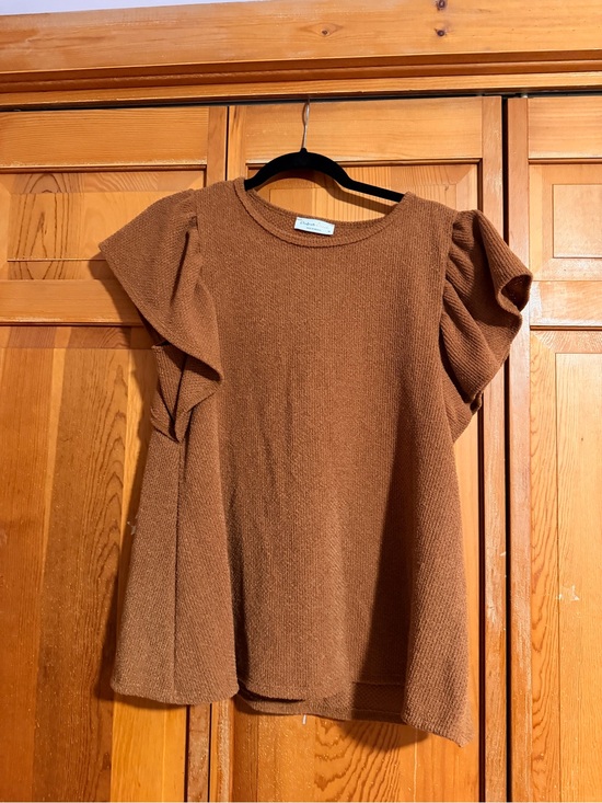 Perfect Peach Tops - Ruffle Sleeve Knit Top in Rust Brown